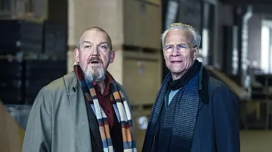 Ballauf und Schenk schauen schockiert in die Ferne. - Foto: WDR/BAVARIA FICTION/Martin Valentin Menke Ballauf und Schenk schauen schockiert in die Ferne. - Foto: WDR/BAVARIA FICTION/Martin Valentin Menke