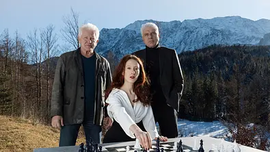 Kriminalhauptkommissar Ivo Batic (Miroslav Nemec), Natalie Laurent (Roxane Duran) und Kriminalhauptkommissar Franz Leitmayr (Udo Wachtveitl). - Foto: © BR/Bavaria Fiction GmbH/Linda Gschwentner