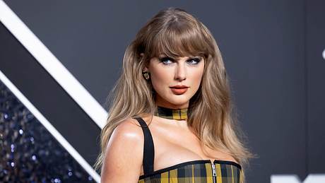 Die Sängerin Taylor Swift auf dem Roten Teppich bei den MTV Video Music Awards 2024. - Foto: IMAGO / Cover-Images