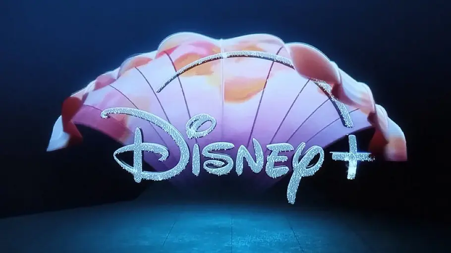 Taylor Swift strahlt auf Disney+ aktuell ein bisschen weniger. Disney+-Logo mit einem pinken Schleier.