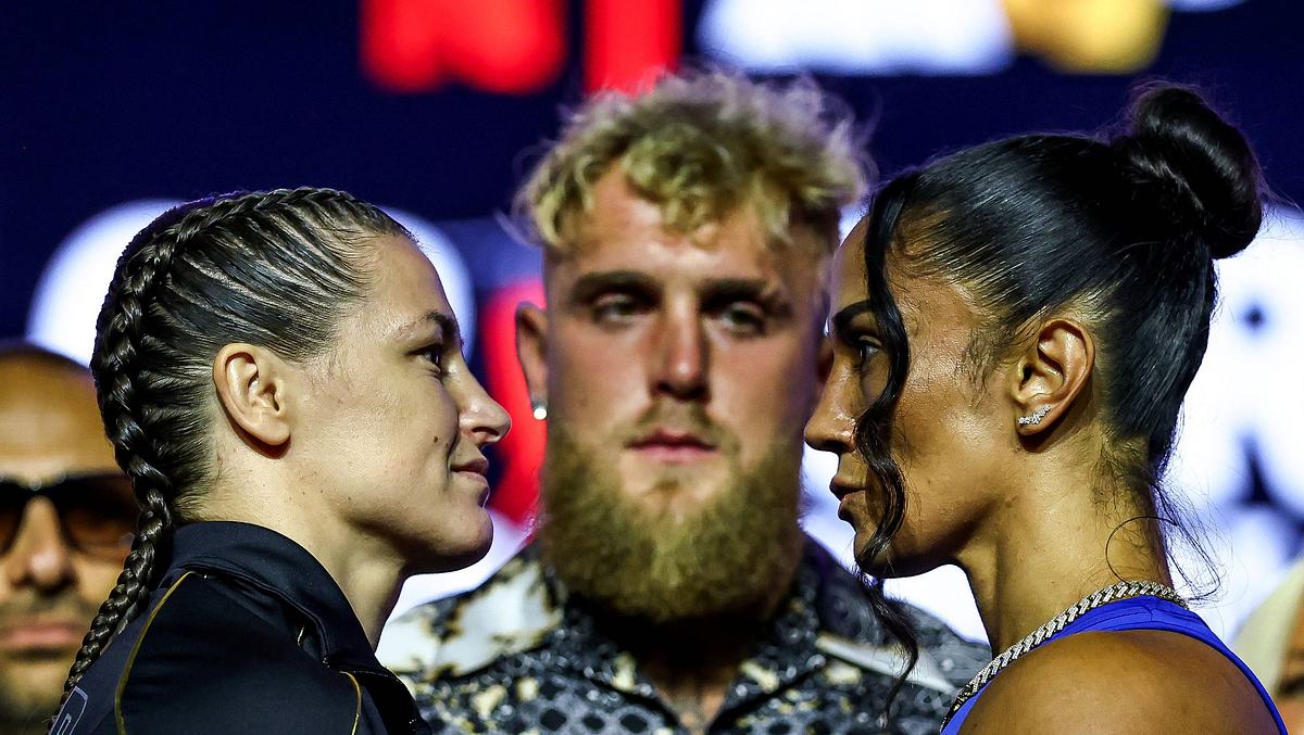 Taylor und Serrano stehen sich vor ihrem Boxkampf im Madison Square Garden gegenüber und blicken sich tief in die Augen.
