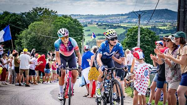 Tour de France Femmes der Frauen: Die Radsportlerinnen in der Bergfahrt - Foto: Canyon