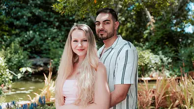 Temptation Island VIP: Sarah-Jane Wollny und ihr Freund Tinush - Foto: RTL / Kimberly Schäfer