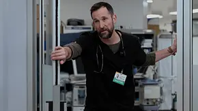 Noah Wyle als Chefarzt in Staffel 2 von The Pitt - Foto: Warrick Page/HBO Max