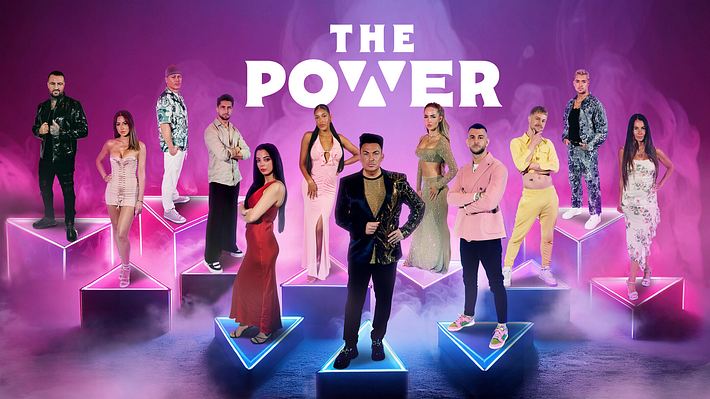 The Power-Cast posiert auf Dreiecken - Foto: Joyn