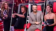 Collage mit Delta Goodrem, Michael Schulte, Giovanni Zarrella und Sarah Engels auf den roten Sesseln von „The Voice“. Die Frauen halten Trophäen in Form einer Hand mit Mikrofon. - Foto: Joyn/Richard Hübner/Claudius Pflug Collage mit Delta Goodrem, Michael Schulte, Giovanni Zarrella und Sarah Engels auf den roten Sesseln von „The Voice“. Die Frauen halten Trophäen in Form einer Hand mit Mikrofon. - Foto: Joyn/Richard Hübner/Claudius Pflug