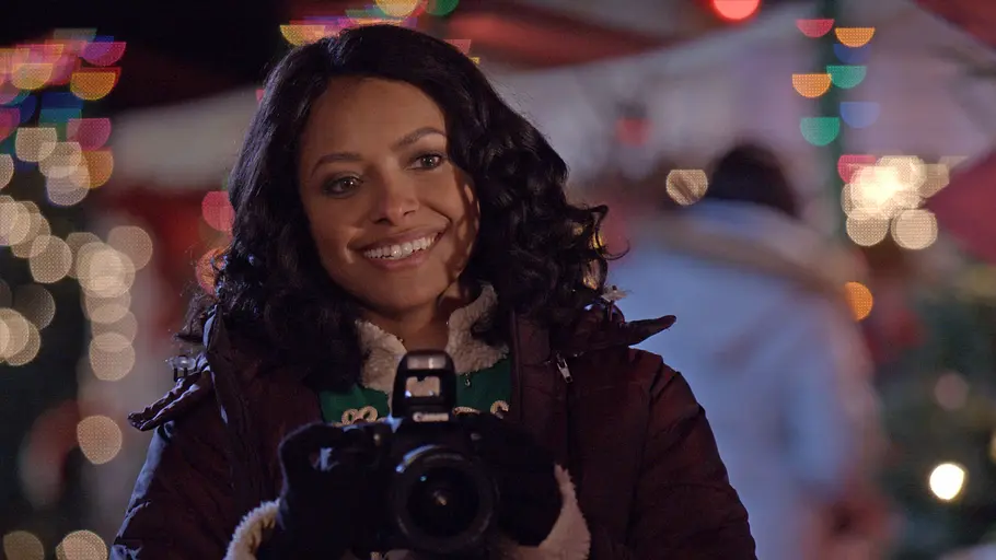 Fotografin Abby (Kat Graham) in „Holiday Calendar“.