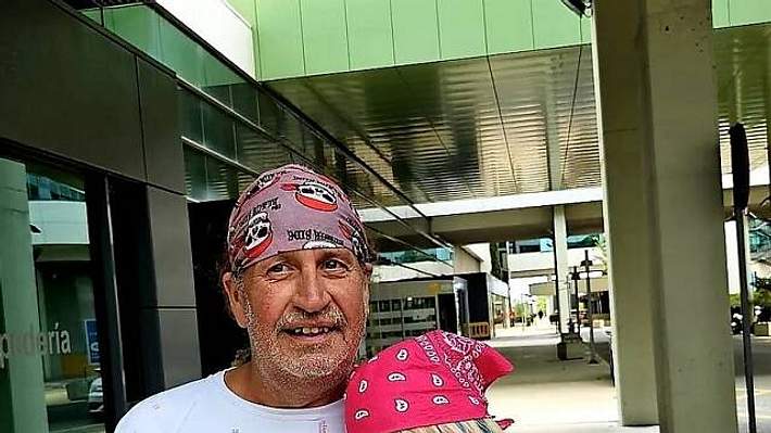 Thommy Schmelz Arm in Arm mit seiner Frau Kathrin. - Foto: Instagram/mermischmelz