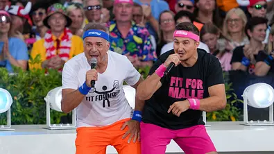 Tim Toupet und Der Partycrasher 2025 im ZDF Fernsehgarten. - Foto: IMAGO / BOBO Tim Toupet und Der Partycrasher 2025 im ZDF Fernsehgarten. - Foto: IMAGO / BOBO