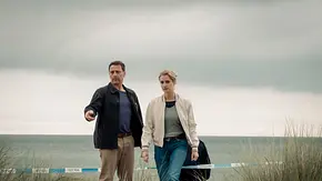 Tjark Wolf (Hendrik Duryn) und Femke Folkmer (Pia Barucki) - Foto: RTL / Gordon Muehle / MadeFor Film GmbH Tjark Wolf (Hendrik Duryn) und Femke Folkmer (Pia Barucki) - Foto: RTL / Gordon Muehle / MadeFor Film GmbH