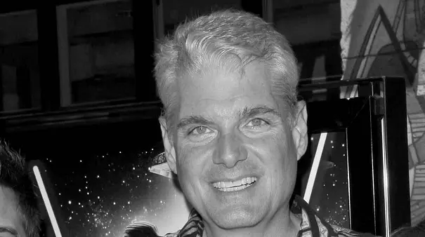Schwarz-Weiß-Bild von Tom Kane - Foto:  IMAGO / YAY Images