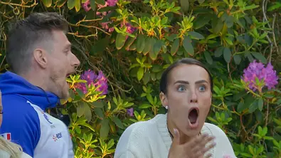 Tommy und Paulina schockiert und mit offenem Mund - Foto: RTL