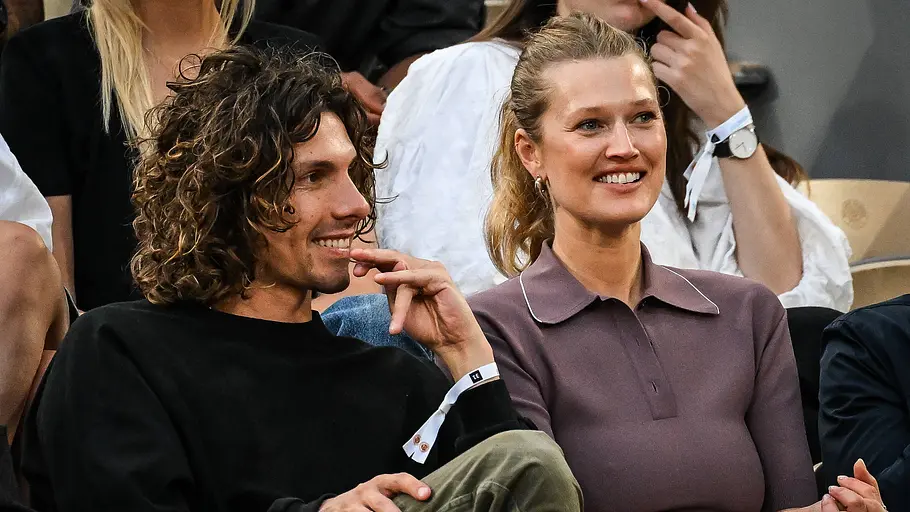 Toni Garrn wieder verliebt? Das ist der Mann an ihrer Seite Toni Garrn und Jeremy Steeb beim French Open 2026 in Paris