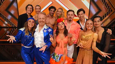 Die Top 6 von „Lets Dance“ auf dem Parkett - Foto: RTL / Stefan Gregorowius Die Top 6 von „Lets Dance“ auf dem Parkett - Foto: RTL / Stefan Gregorowius