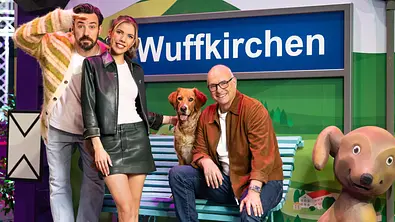 Laura Wontorra, Frank Buschmann und Jan Köppen stehen vor der Kulisse von „Top Dog Germany“. - Foto: RTL / Markus Hertrich Laura Wontorra, Frank Buschmann und Jan Köppen stehen vor der Kulisse von „Top Dog Germany“. - Foto: RTL / Markus Hertrich