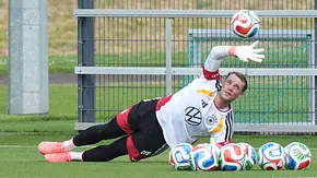 Torwart Manuel Neuer (Deutschland Germany) im Training mit Torwarttrainer Andreas Kronenberg  - Foto: IMAGO / Schüler