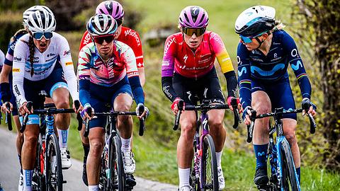 Fahrerinnen bei der Tour de France Femmes 2025 – heute 2. Etappe im Free-TV und Stream - Foto: Cor Vos