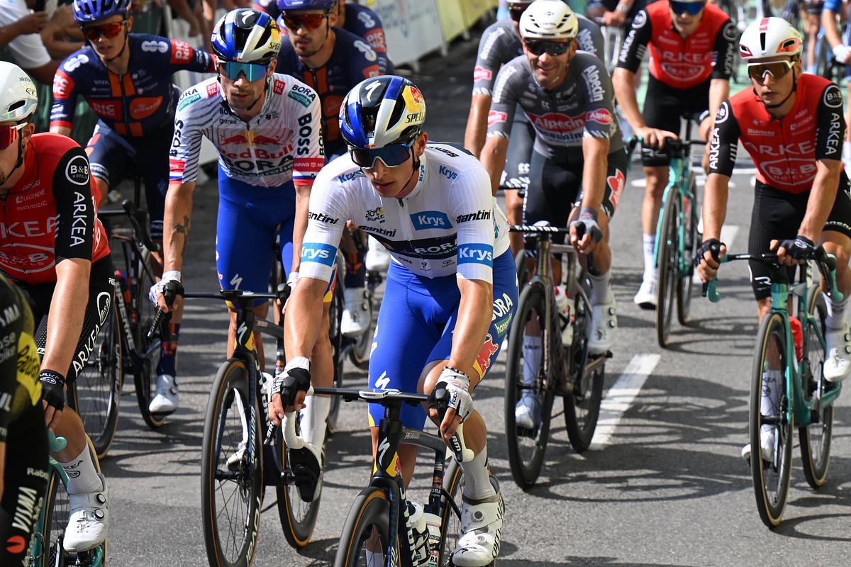 Florian Lipowitz bei der 15. Etappe der Tour de France Floran Lipowitz im weißen Trikot bei der Tour de France