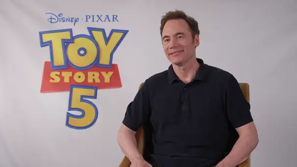 Michael Bully Herbig lächelt im Interview. - Foto: Disney/TV Movie Michael Bully Herbig lächelt im Interview. - Foto: Disney/TV Movie