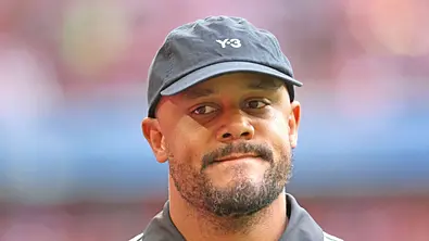 Trainer Vincent Kompany vom FC Bayern München - Foto: IMAGO / Lackovic