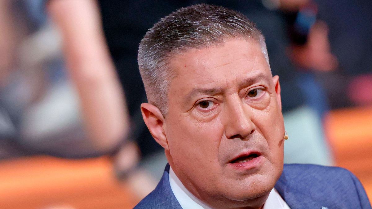 Traumatische Zeit bei Let's Dance Joachim Llambi, hier schockiert mit offenem Mund, hat nichts mit den schlimmen Let's Dance-Erfahrungen zu tun - dürfte jedoch betroffen reagieren
