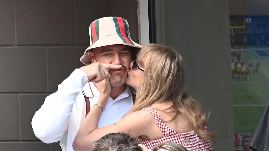 Travis Kelce spricht über seine Hochzeit mit Taylor Swift Travis Kelce und Taylor Swift