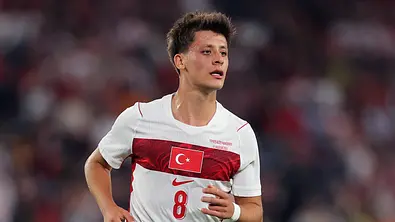 Arda Güler aus der Türkei während des internationalen Freundschaftsspiels zwischen der Türkei und Nordmazedonien! - Foto: IMAGO / BSR Agency Arda Güler aus der Türkei während des internationalen Freundschaftsspiels zwischen der Türkei und Nordmazedonien! - Foto: IMAGO / BSR Agency