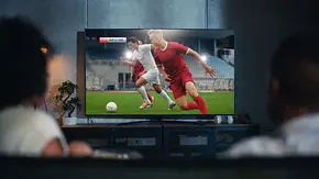 Fußball Fernsehen - Foto: iStock/gorodenkoff