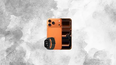 iPhone 17 Pro in cosmic orange und Apple Watch 3 vor grau weißen Hintergrund in Marmor Optik - Foto: TV Movie