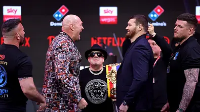 Fury und Makhmudov beim Wiegen vor dem Boxkampf - Foto: Netflix