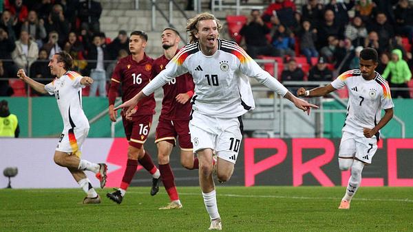Nick Woltemade jubelt bei der deutschen U21 nach seinem Tor! - Foto:  IMAGO / IPA Photo