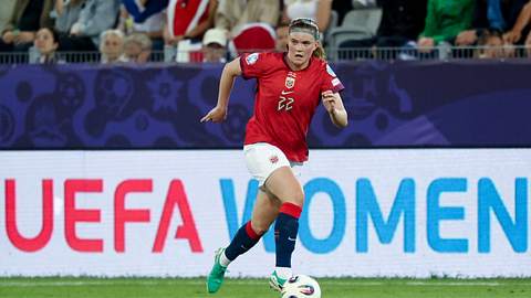 Signe Gaupset im EM-Spiel der Frauen zwischen Norwegen und Island in der Arena Thun  - Foto: IMAGO / NTB
