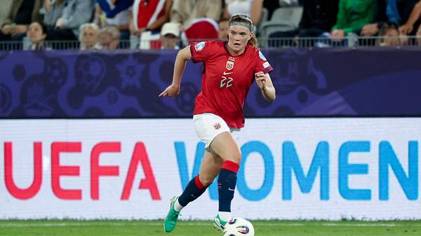 Signe Gaupset im EM-Spiel der Frauen zwischen Norwegen und Island in der Arena Thun  - Foto: IMAGO / NTB
