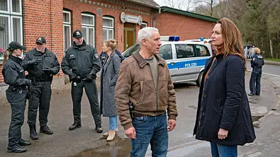 In „Unter anderen Umständen: Dominiks Geheimnis“ ermittelt Jana Winter (Natalia Wörner). - Foto: ZDF und Georges Pauly
