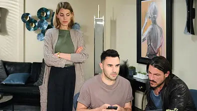 „Unter Uns“: Dann findet Easy Charlottes Mörderin! - Foto: RTL / Stefan Behrens