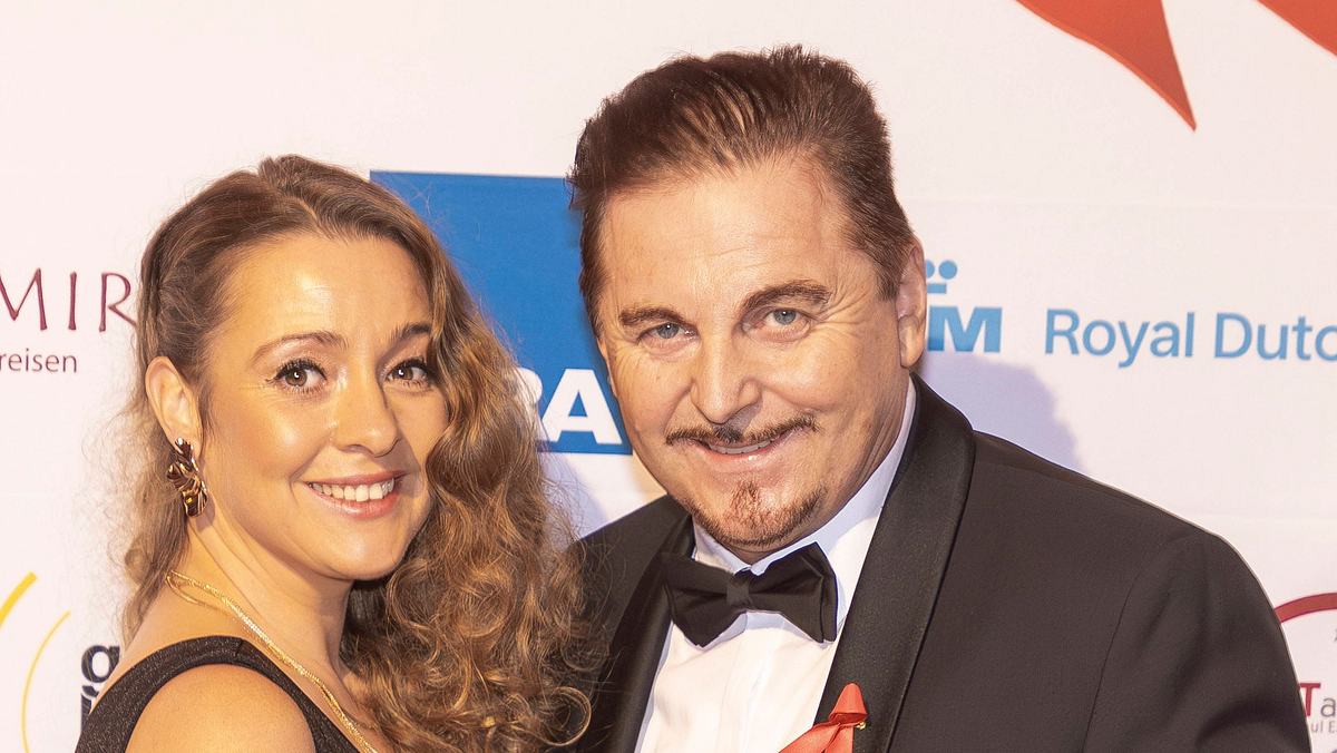 Uwe Herrmann hat Hochzeitspläne mit Freundin Susann. Uwe Herrmann mit Freundin Susann bei einem Event.