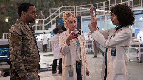 Chiwetel Ejiofor und Juno Temple in Venom: The Last Dance - Foto: Sony Pictures