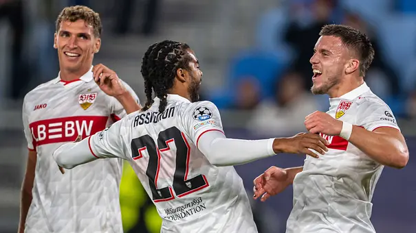 VfB-Spieler Dan-Axel Zagadou, Lorenz Assignon und Ermedin Demirović jubeln - Foto: Imago Michal Fajt VfB-Spieler Dan-Axel Zagadou, Lorenz Assignon und Ermedin Demirović jubeln - Foto: Imago Michal Fajt