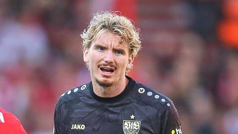 Nick Woltemade schaut beim Auftaktspiel gegen Union Berlin entsetzt Richtung Kamera - Foto:  IMAGO / dts Nachrichtenagentur