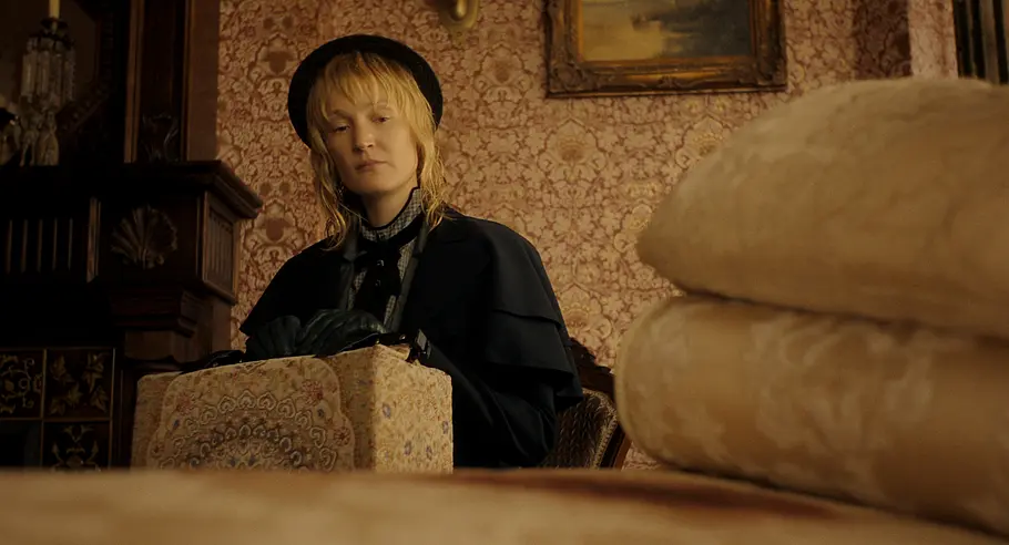 Vicky Krieps als Maggie Sullivan.