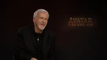 James Cameron lachend im Interview. - Foto: Disney/TV Movie