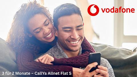 Pärchen nutzt den Vodafone CallYa Tarif mit dem Handy und ist glücklich darüber.  - Foto: PR/TVM