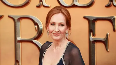 J.K Rowling in einem schwarzen, fast durchsichtigen Kleid.  - Foto: IMAGO / Depositphotos