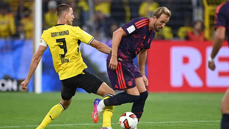 Waldemar Anton & Harry Kane im Zweikampf Waldemar Anton und Harry Kane im Zweikampf im Supercup