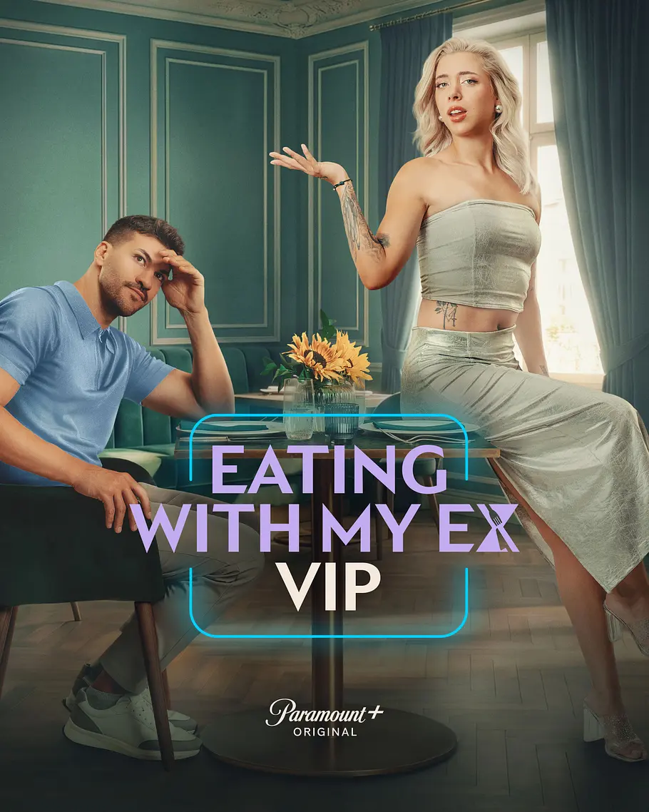 Walentina Doronina und Kevin Saszik posieren an einem gedeckten Tisch. Darüber steht „Eating with my Ex VIP“.