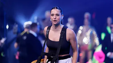 Amira Aly, hier im Rahmen ihrer The Masked Singer-Teilnahme, hat schon Übungswehen. Bald kommt ihr Baby auf die Welt. - Foto: IMAGO / Panama Pictures Amira Aly, hier im Rahmen ihrer The Masked Singer-Teilnahme, hat schon Übungswehen. Bald kommt ihr Baby auf die Welt. - Foto: IMAGO / Panama Pictures
