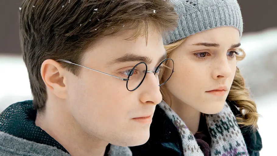 Wann löscht Netflix „Harry Potter“? „Harry Potter“-Löschung auf Netflix: Harry und Hermine schauen besorgt.