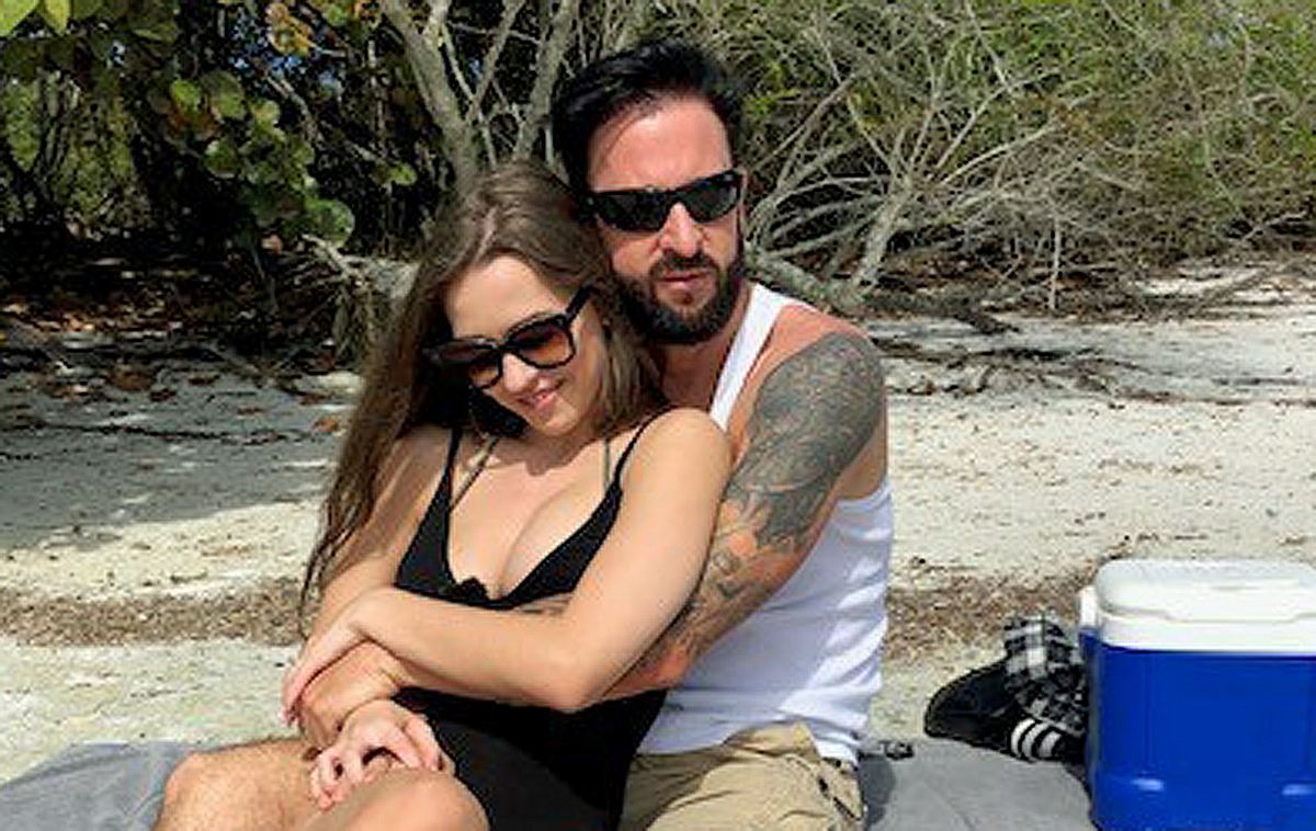 Laura Müller über Sohn Rome Laura Müller kuschelt mit Michael Wendler am Strand