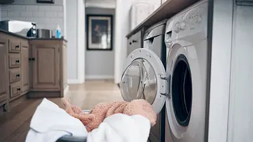 Bosch bis Bauknecht: Das sind die besten Waschmaschinen-Deals - Foto: iStock / PeopleImages