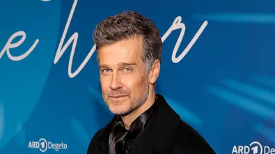 Wayne Carpendale während der Berlinale, er schaut in die Kamera. - Foto: IMAGO / APress Wayne Carpendale während der Berlinale, er schaut in die Kamera. - Foto: IMAGO / APress